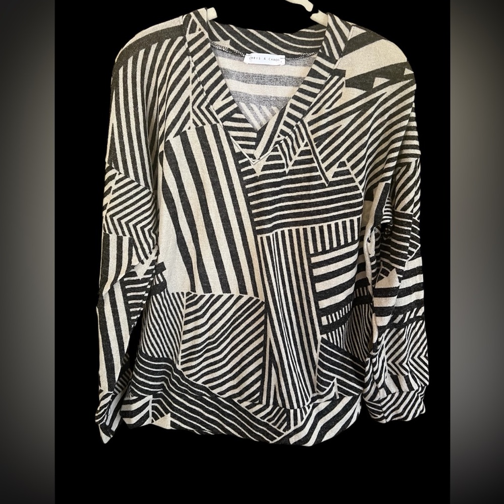 Chris & Carol Pullover V Neck Black and Off White Geometric Women's Top